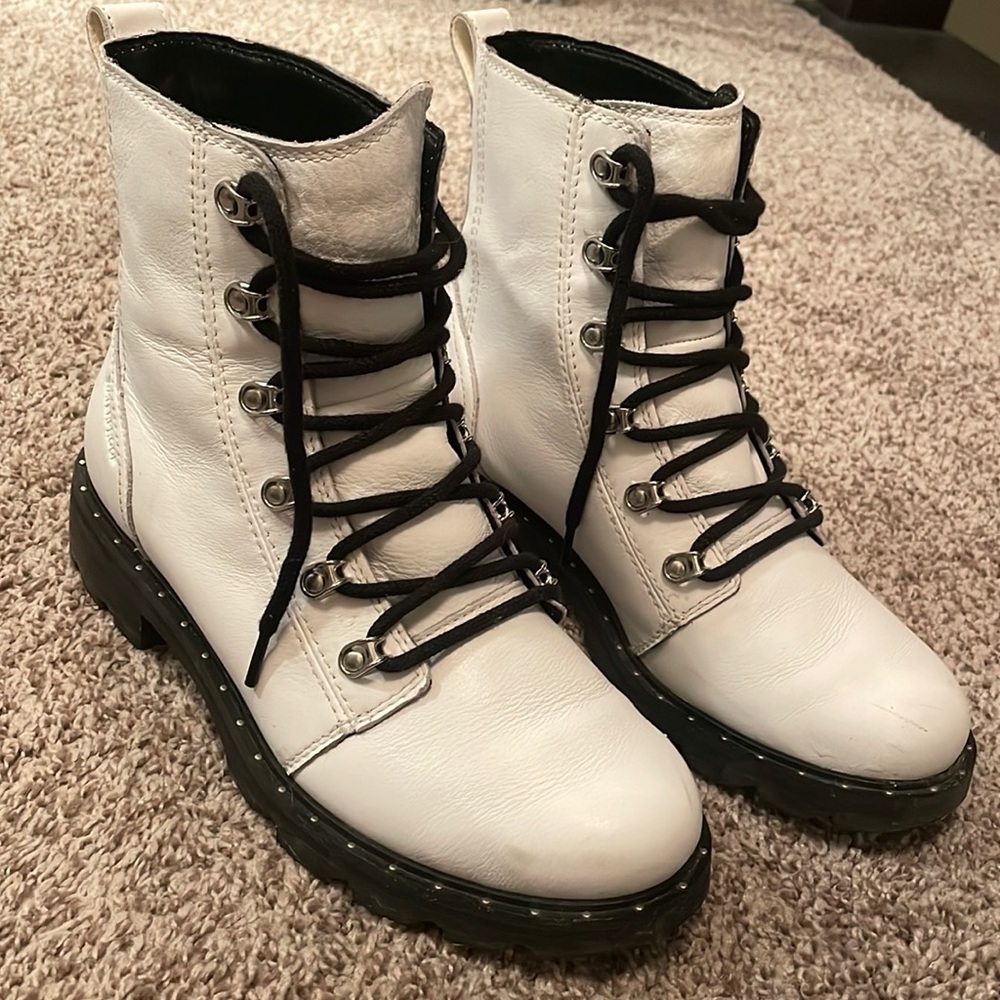 Sorel Lennox White Lace up boots
